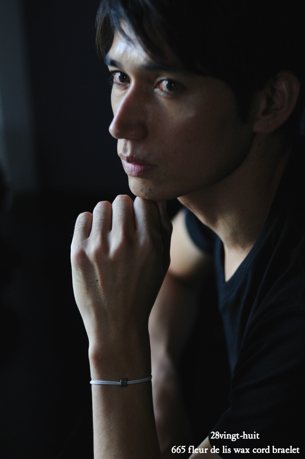 28vingt-huit 665 百合の紋章 紐ブレスレット ワックスコード シルバー メンズ,ヴァンユイット Fleur de lis Wax Cord Bracelet