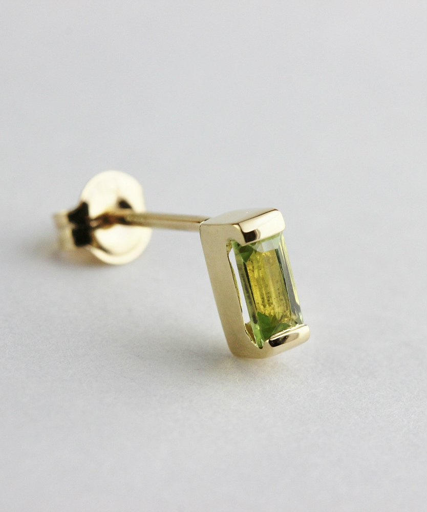 トゥー プライ 605 ペリドット バケットカット 華奢ピアス 18金,two ply  Precious Stone Peridot Stud Earrings K18