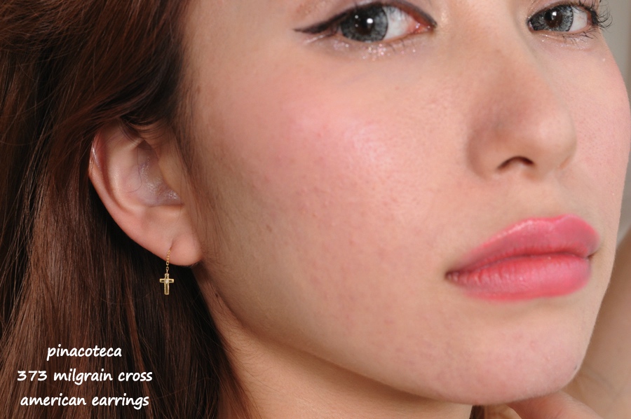 ピナコテーカ 373 ミル打ち クロス アメリカン 華奢ピアス 18金,pinacoteca Tiny Milgrain Cross American Earrings K18