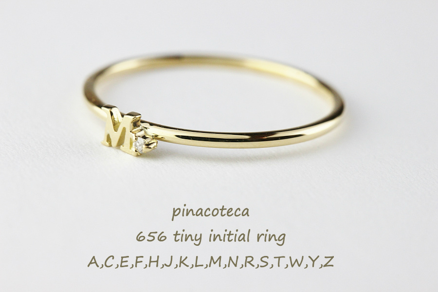 ピナコテーカ 656 タイニー イニシャル リング ピンキーリング 華奢 重ね付け 18金 極小 プレゼント,pinacoteca Tiny Initial Ring K18
