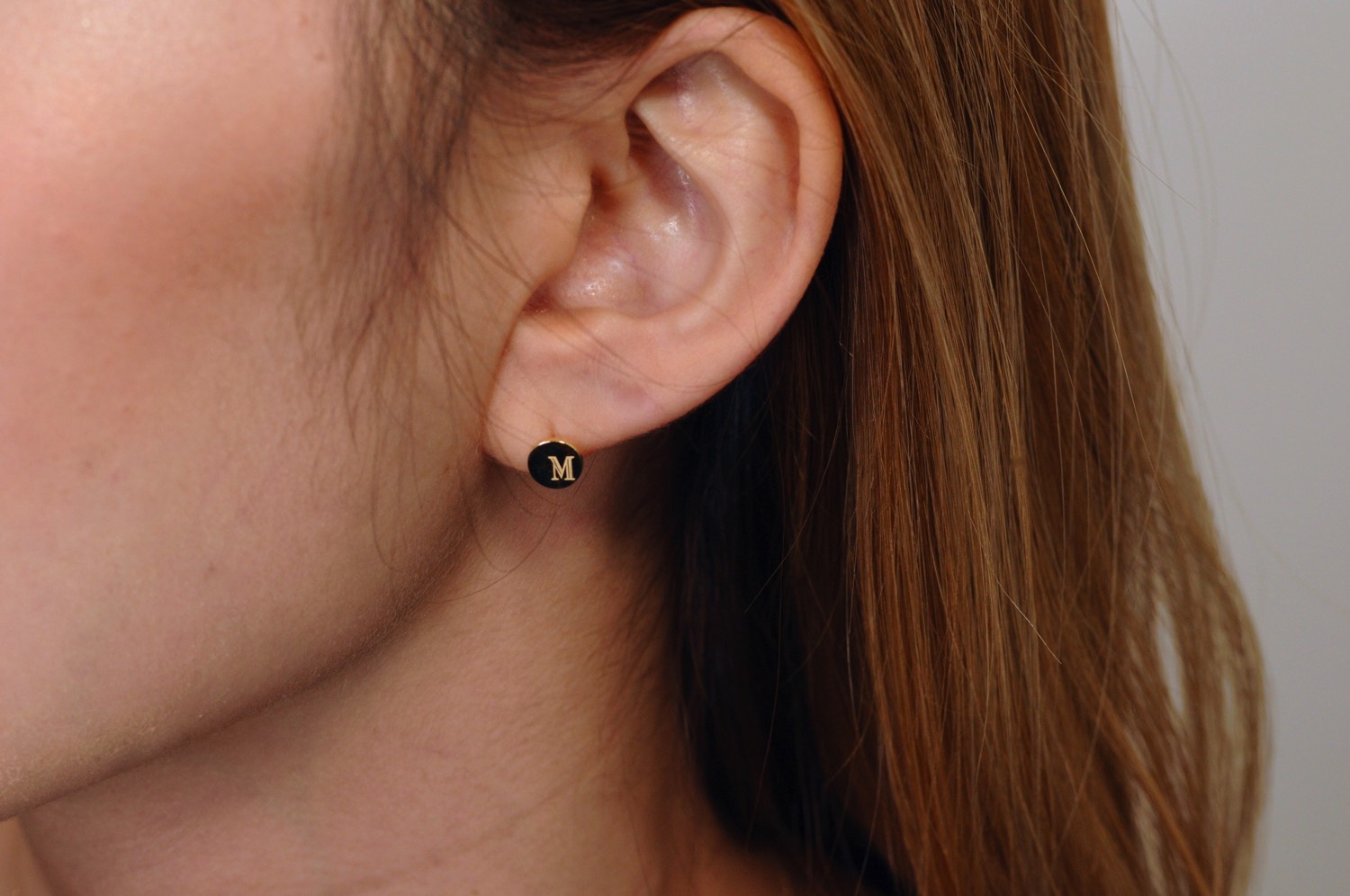 pinacoteca 676 Stamp Initial Number Stud Earrings K18YG
