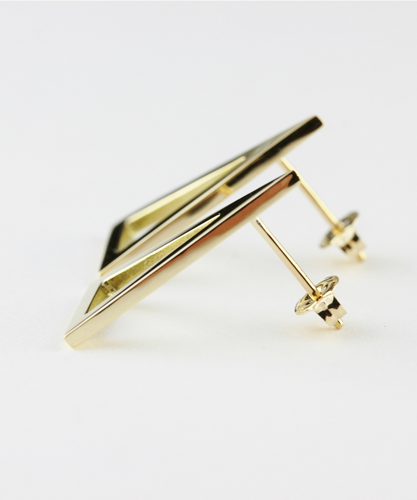 ピナコテーカ 715 シャイン 二等辺三角形 トライアングル 華奢ピアス 18金,pinacoteca Shine Isosceles Triangle Stud Earrings K18