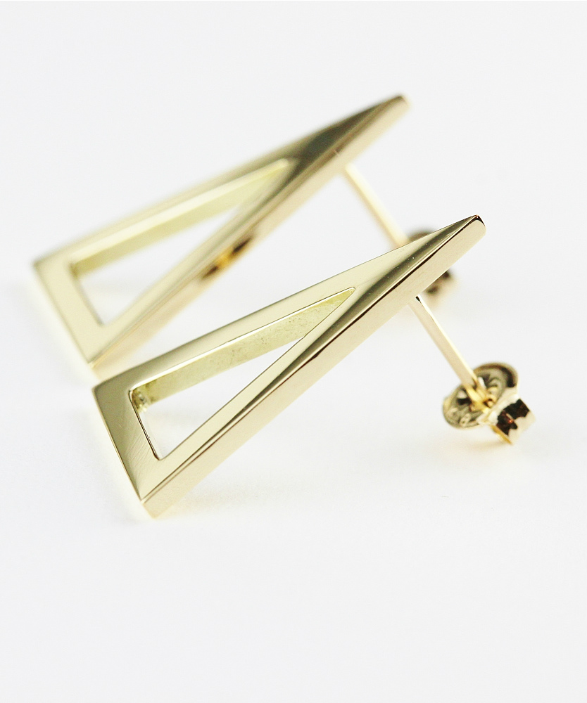 ピナコテーカ 715 シャイン 二等辺三角形 トライアングル 華奢ピアス 18金,pinacoteca Shine Isosceles Triangle Stud Earrings K18