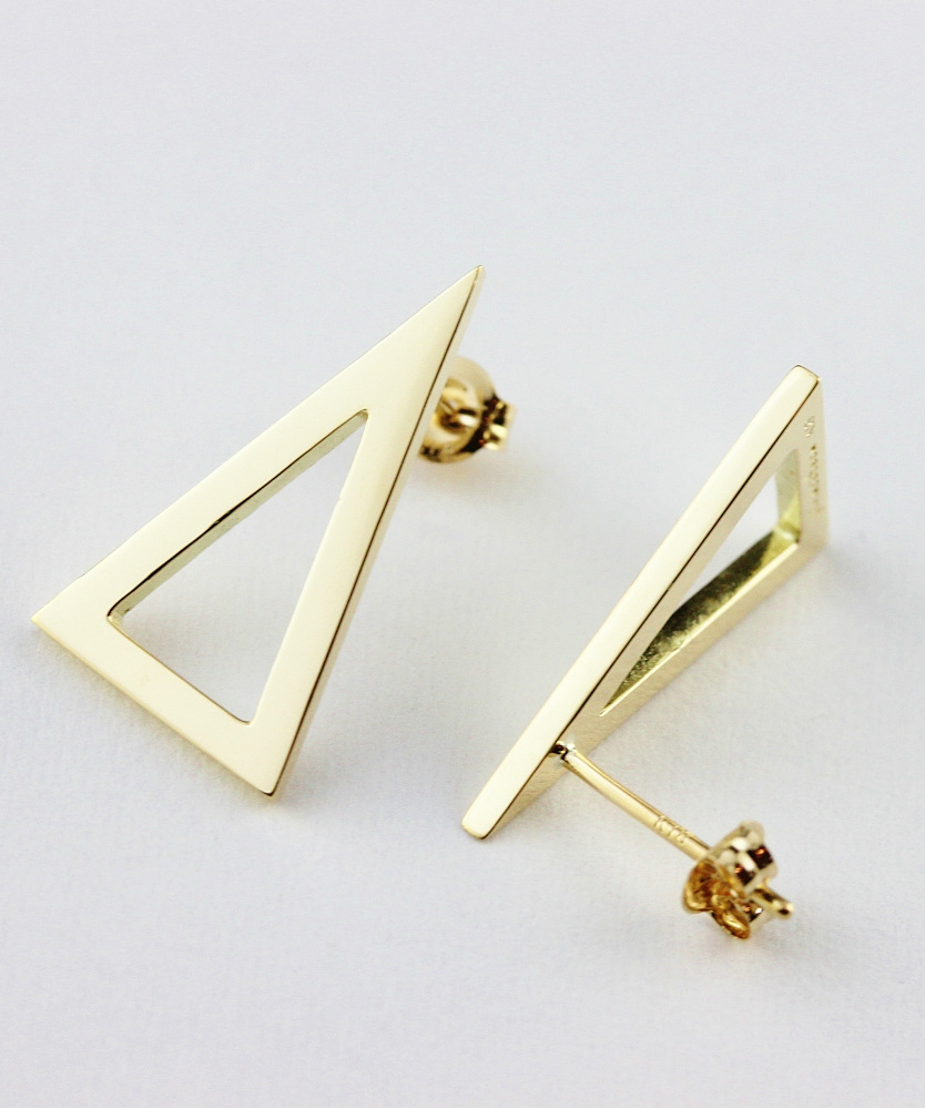 ピナコテーカ 715 シャイン 二等辺三角形 トライアングル 華奢ピアス 18金,pinacoteca Shine Isosceles Triangle Stud Earrings K18